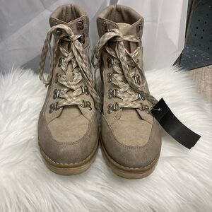 Crown Vintage Cream/Tan Suede Hiking Boots